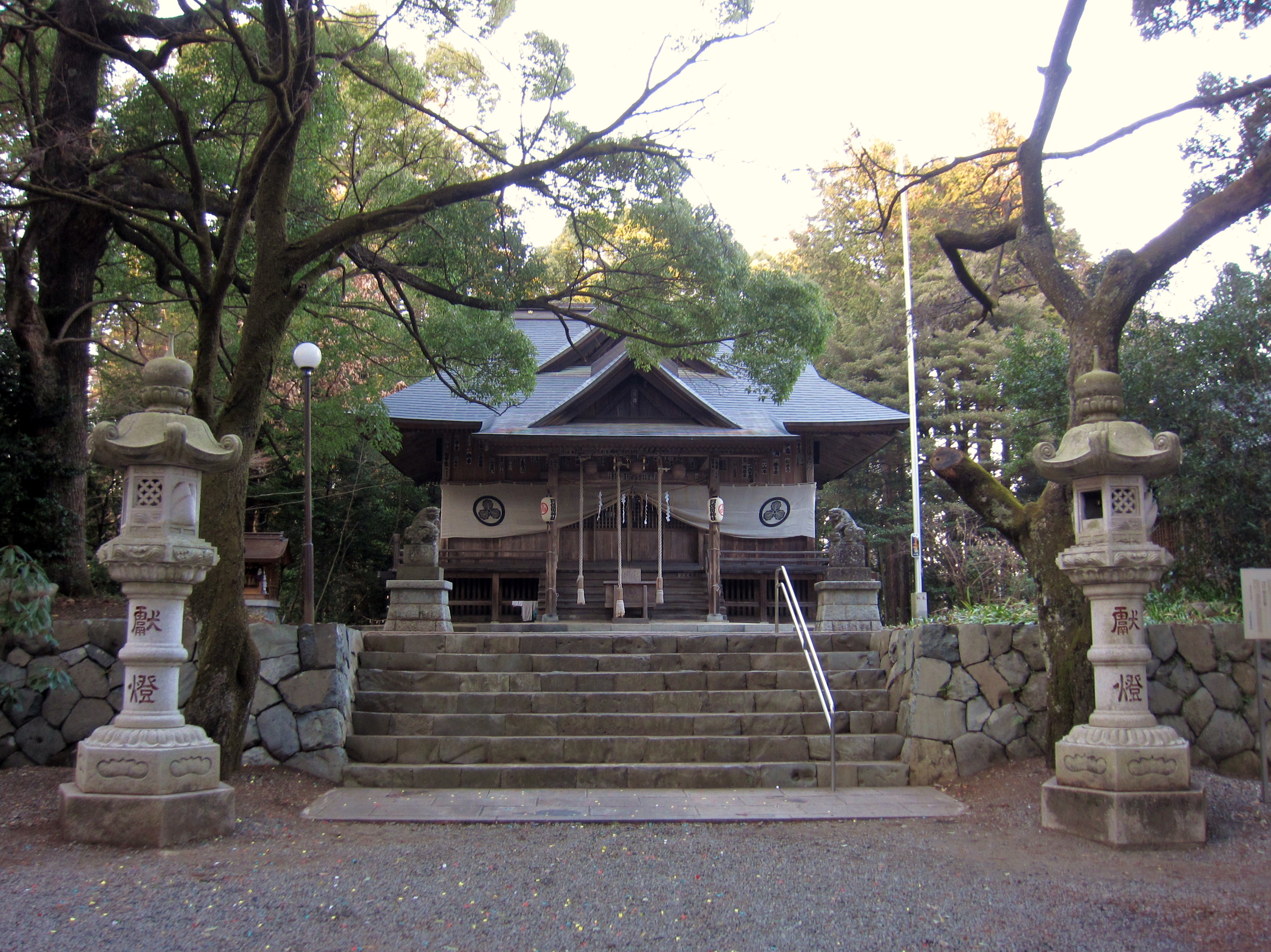 阿伎留神社の社殿正面