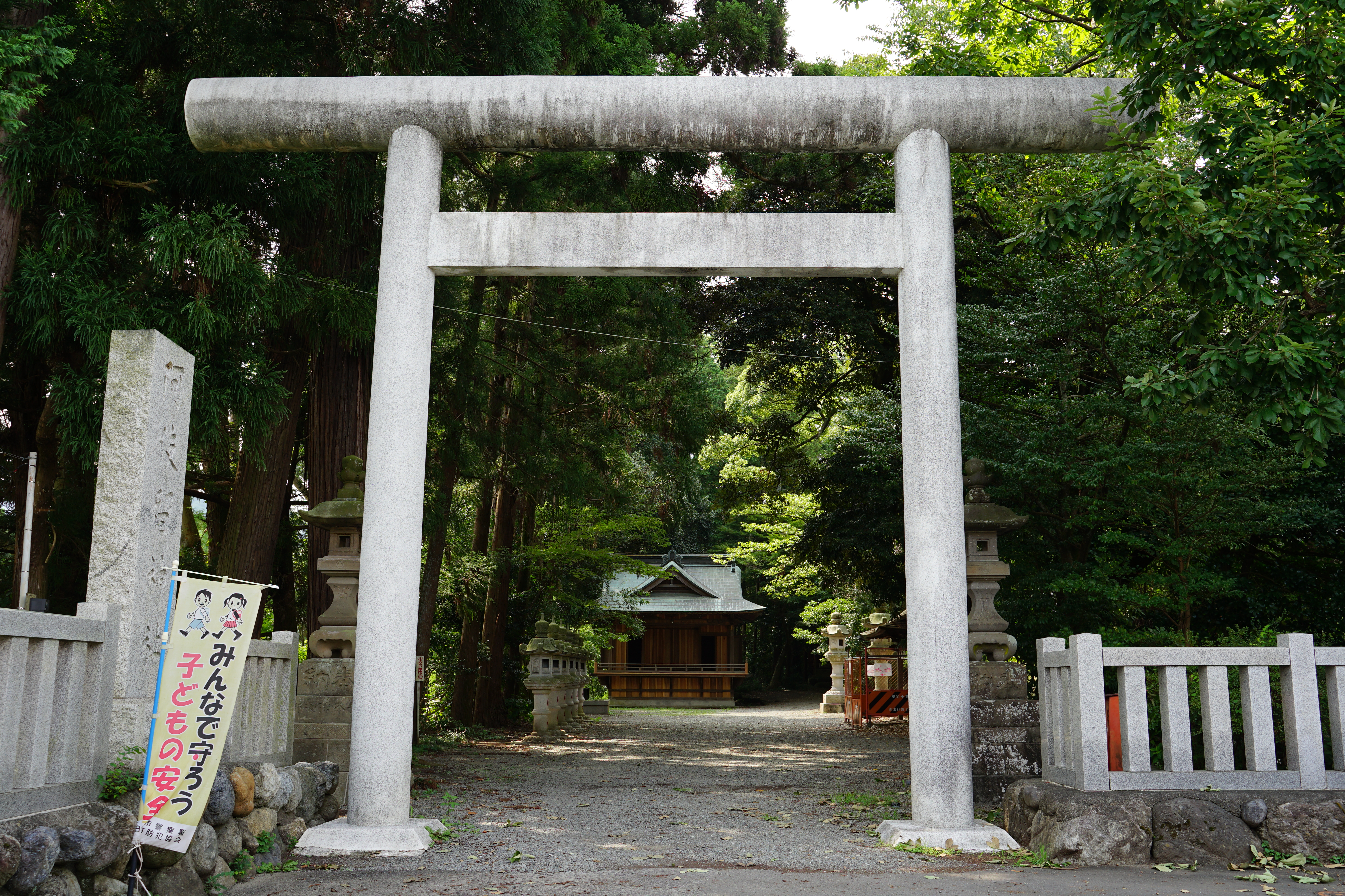 阿伎留神社の鳥居