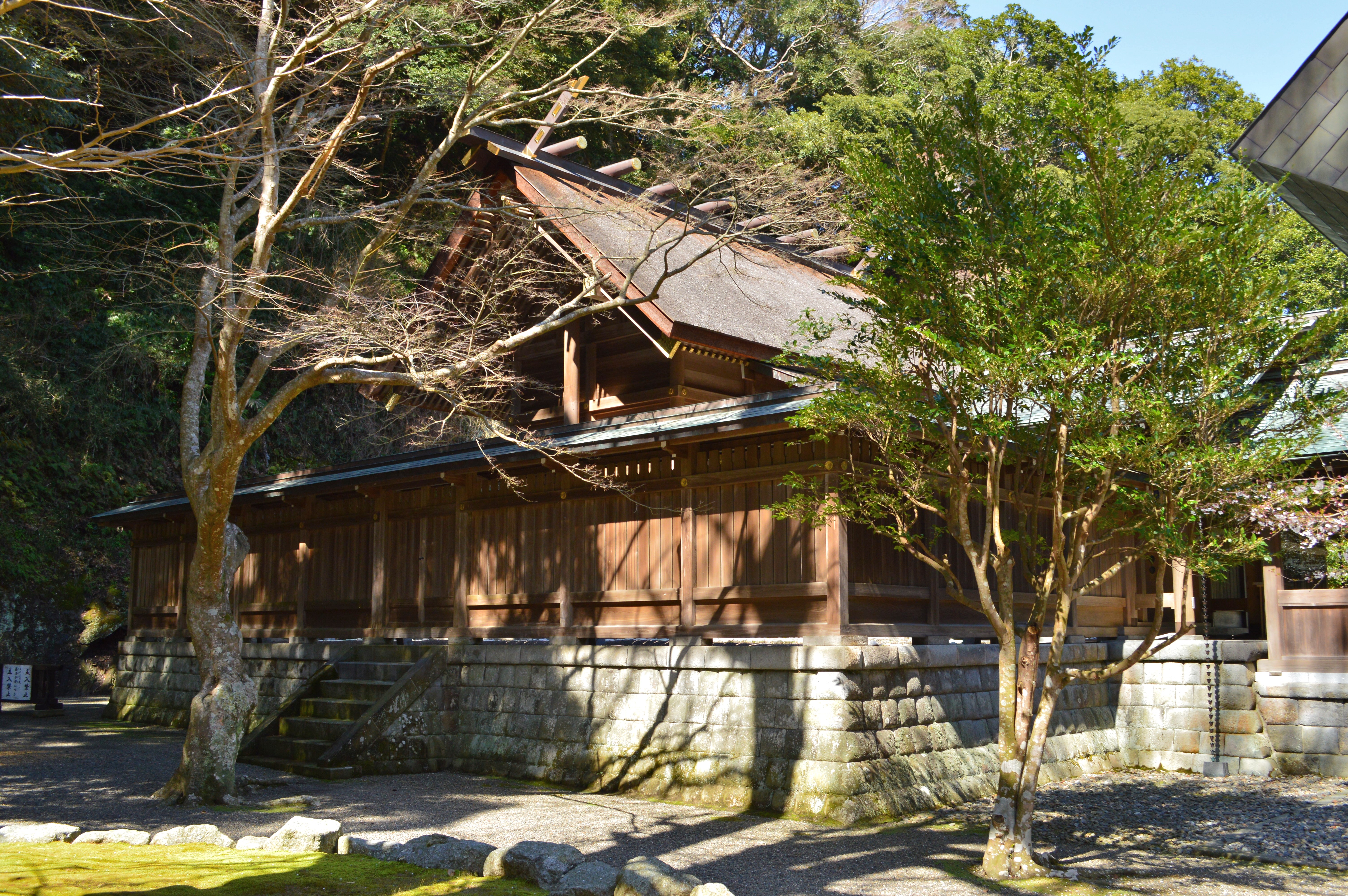 安房神社本殿、神明造の社殿