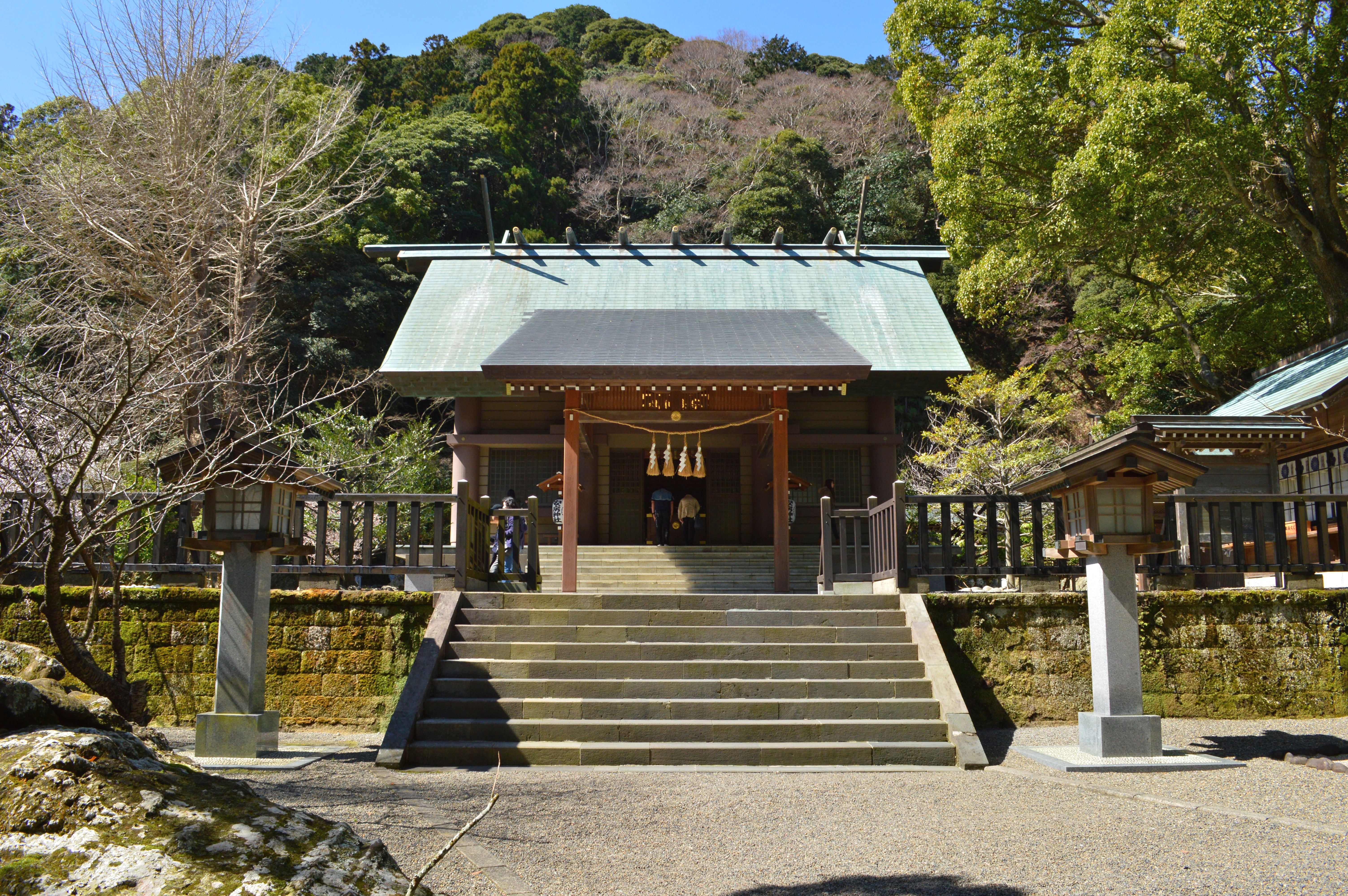 安房神社拝殿正面