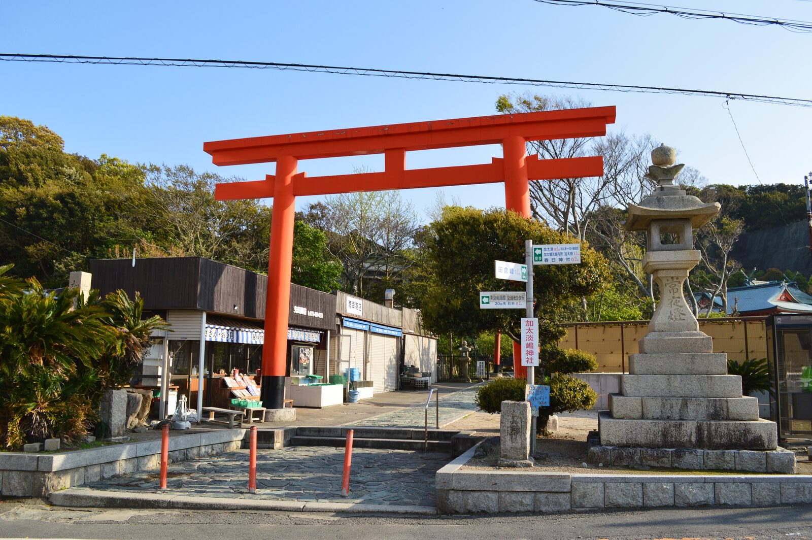 加太淡嶋神社の朱色の大鳥居