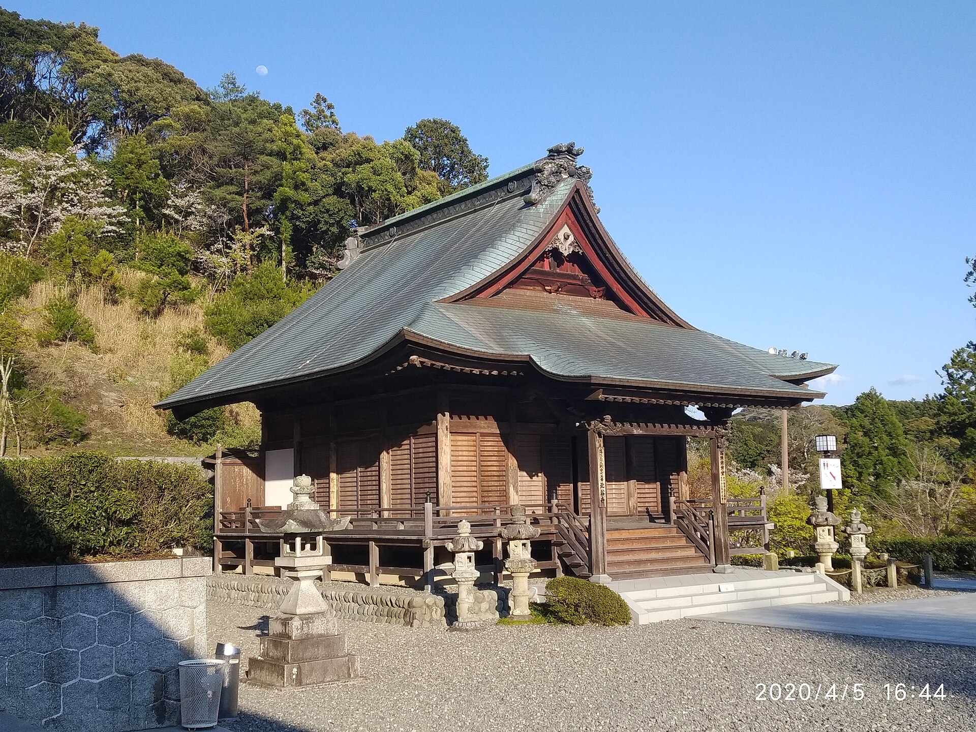法多山尊永寺の本堂