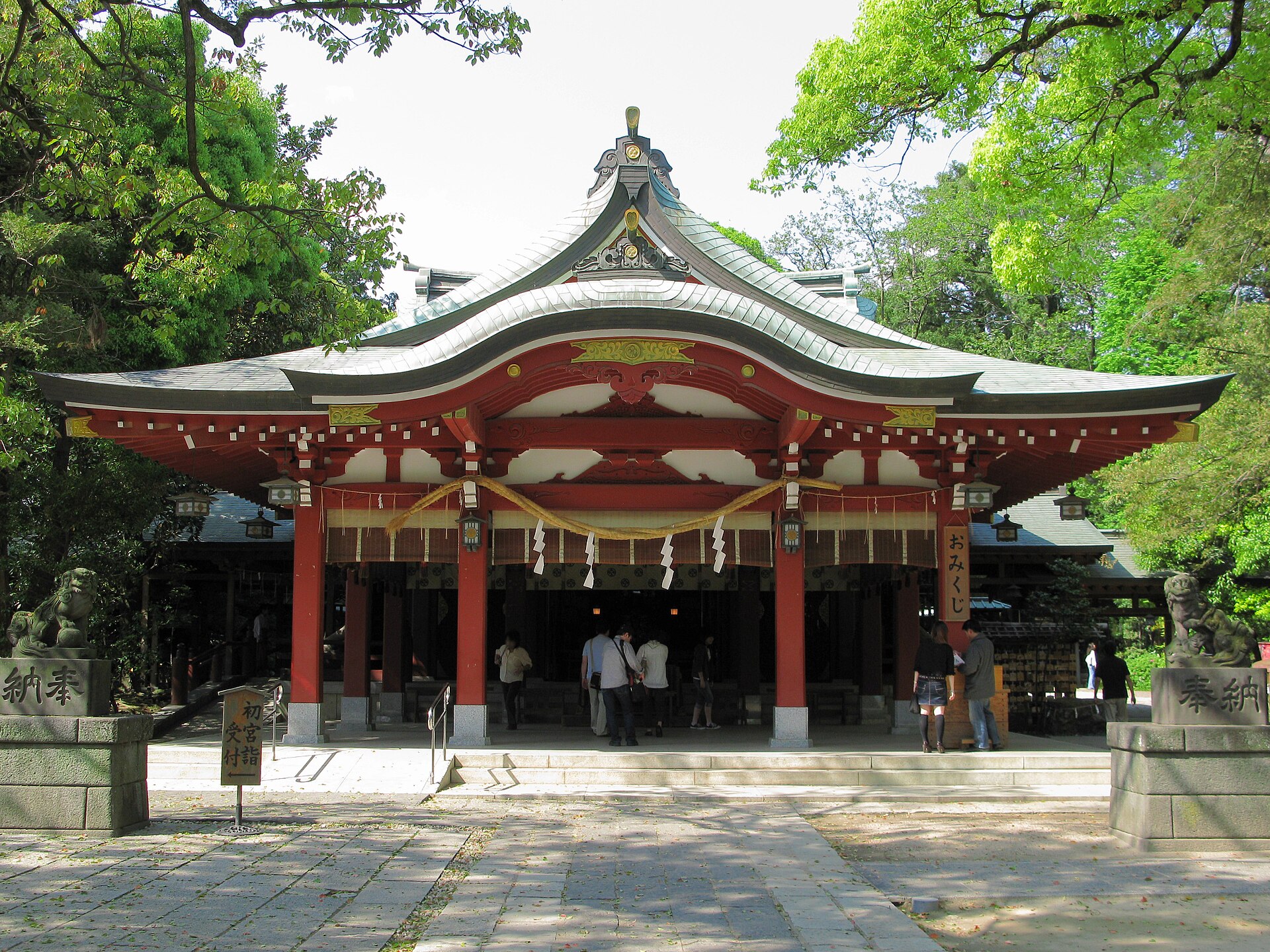 久伊豆神社の朱塗りの本殿