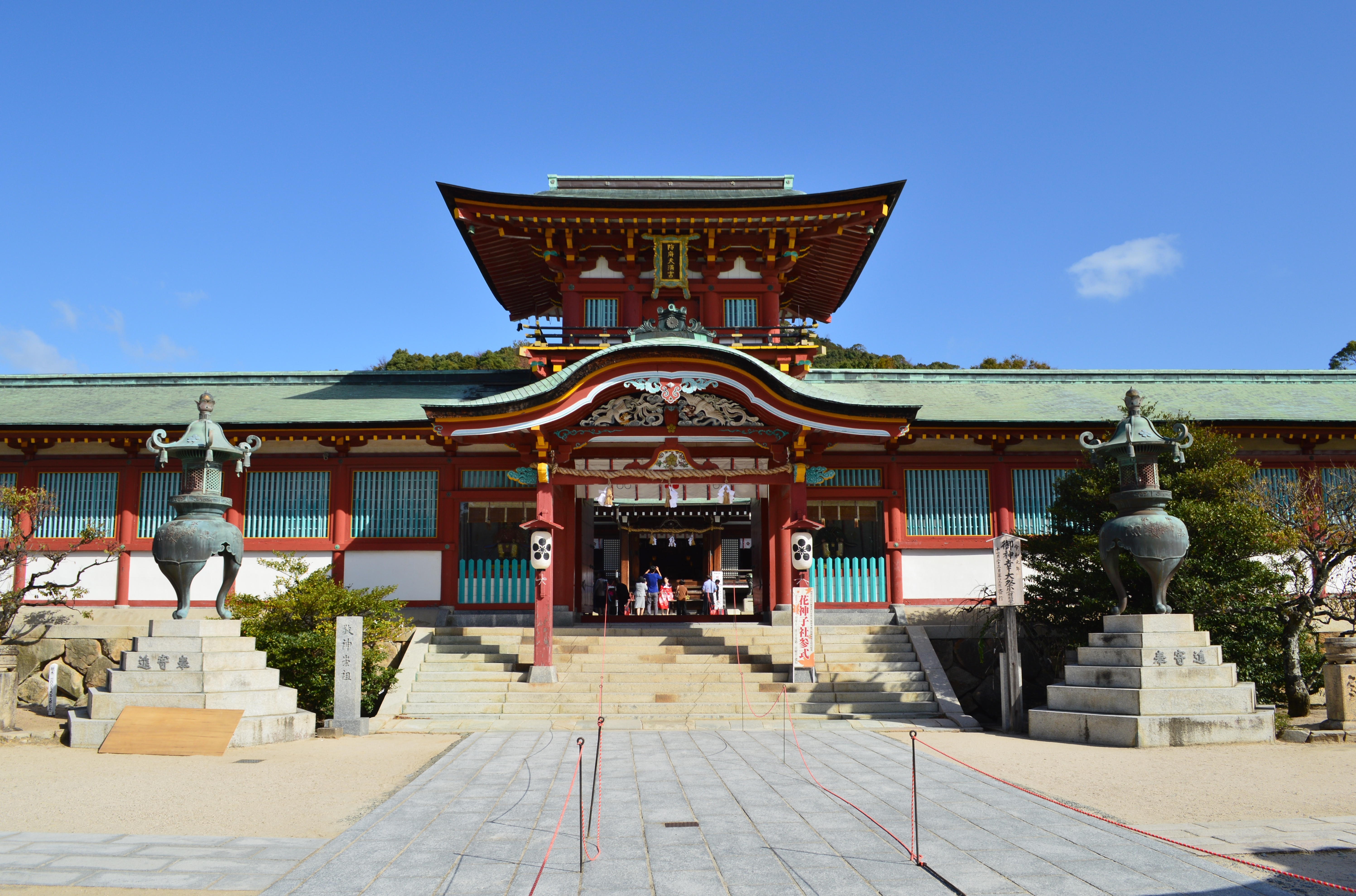 防府天満宮の朱塗りの楼門