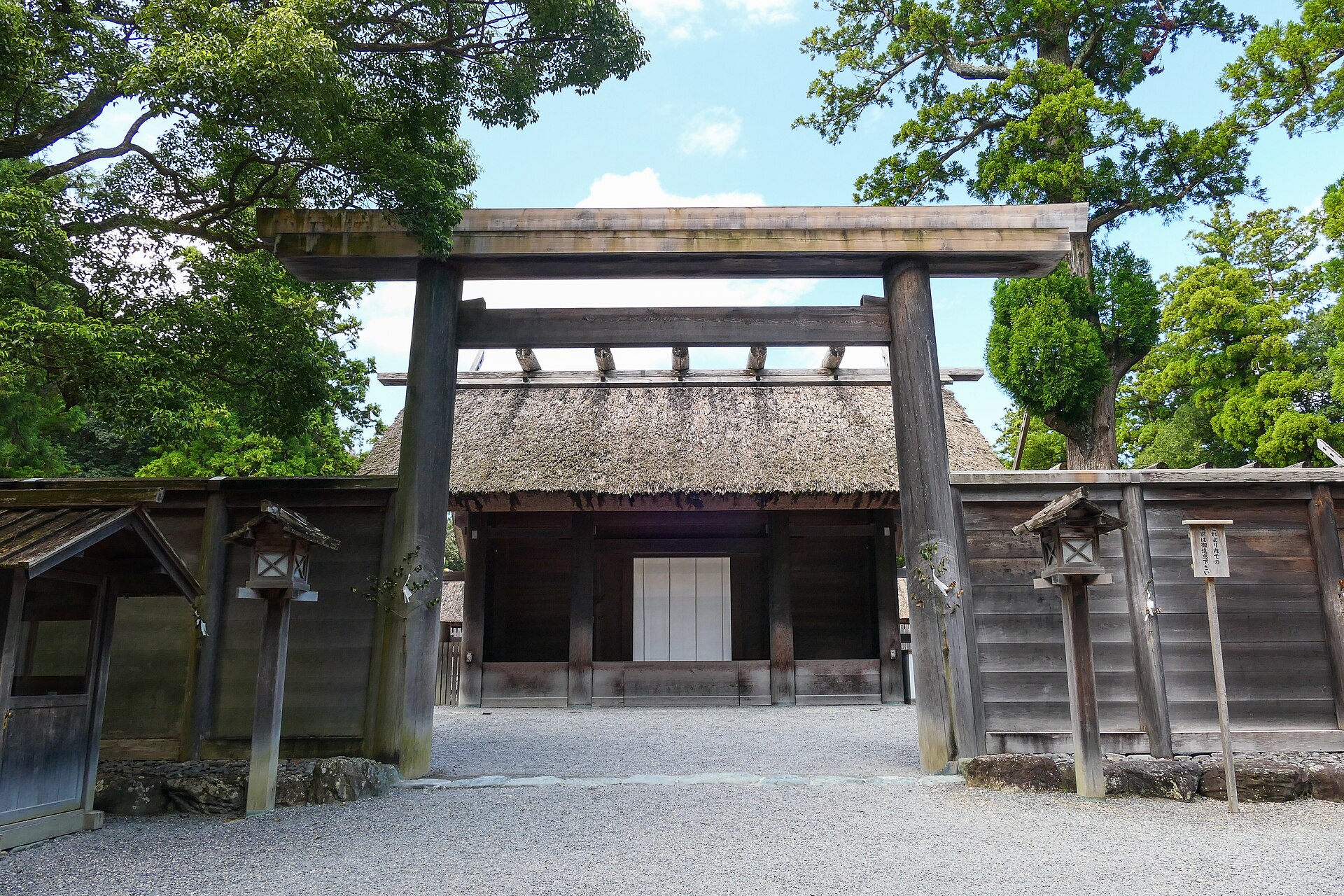 伊勢神宮 外宮の鳥居と参道