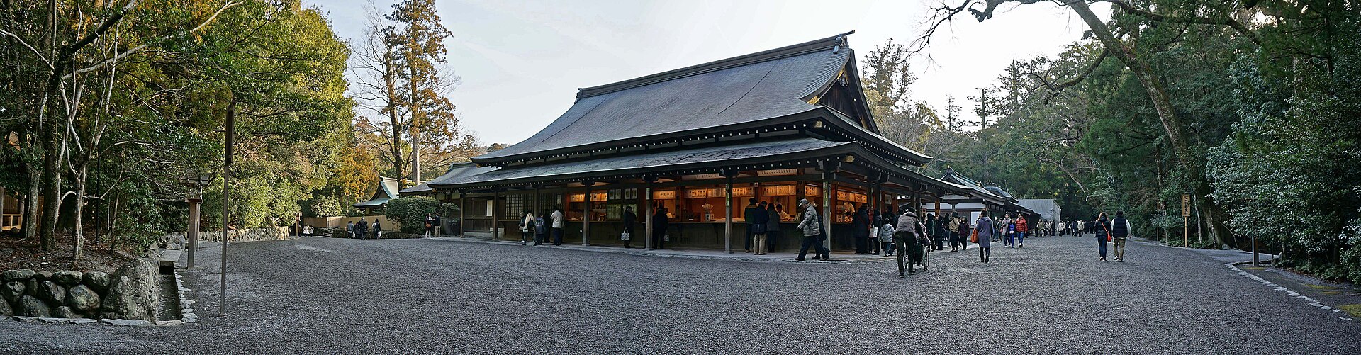 伊勢神宮 内宮の宇治橋と鳥居
