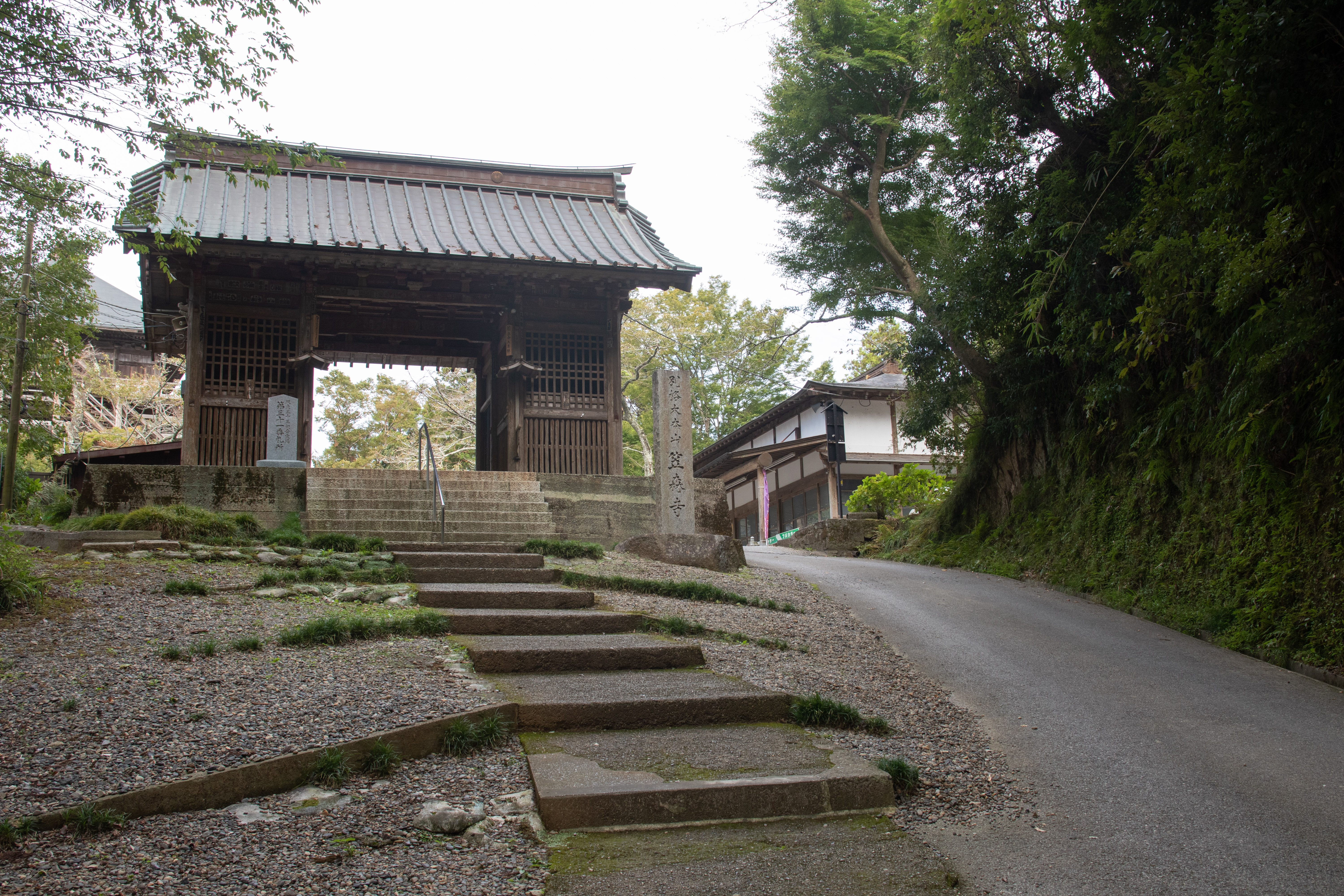笠森観音の仁王門