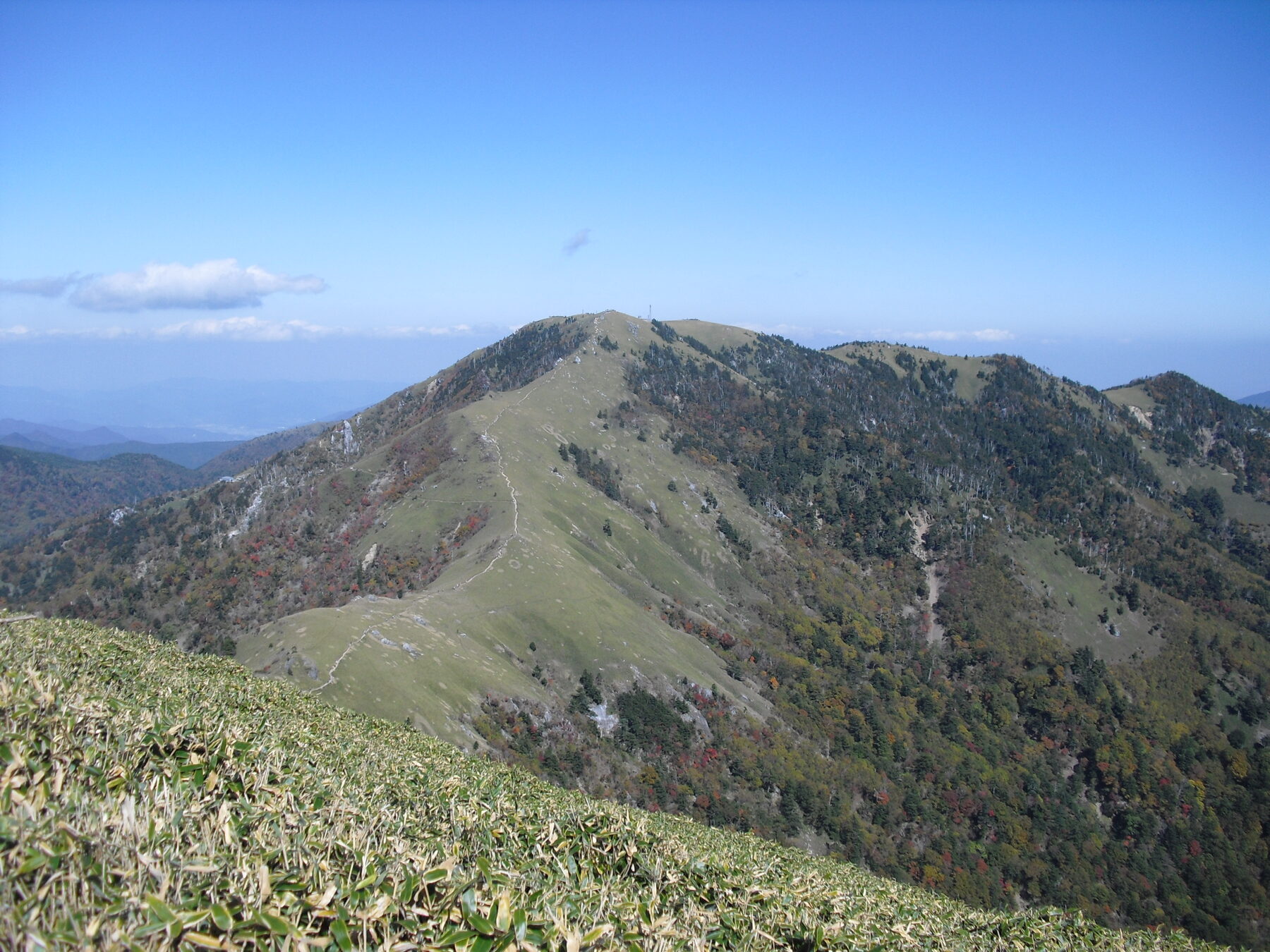 徳島県最高峰、剣山の稜線
