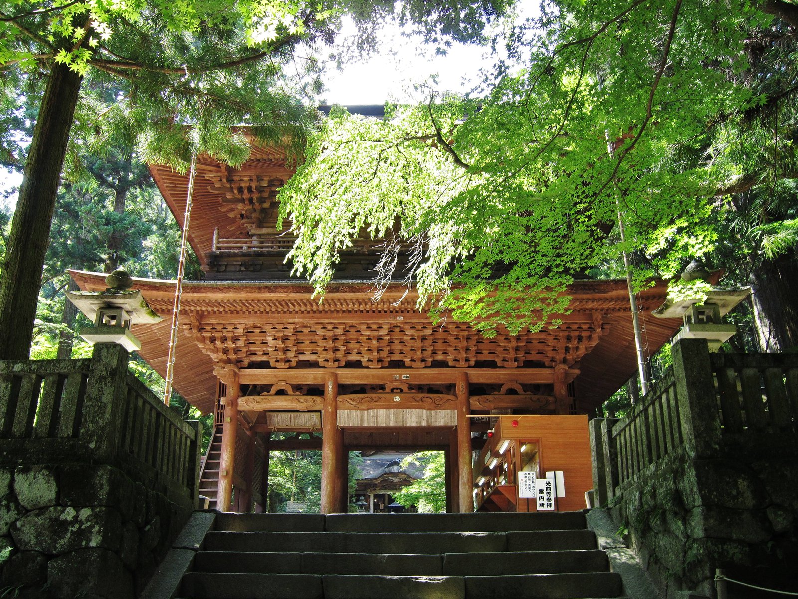 光前寺の山門