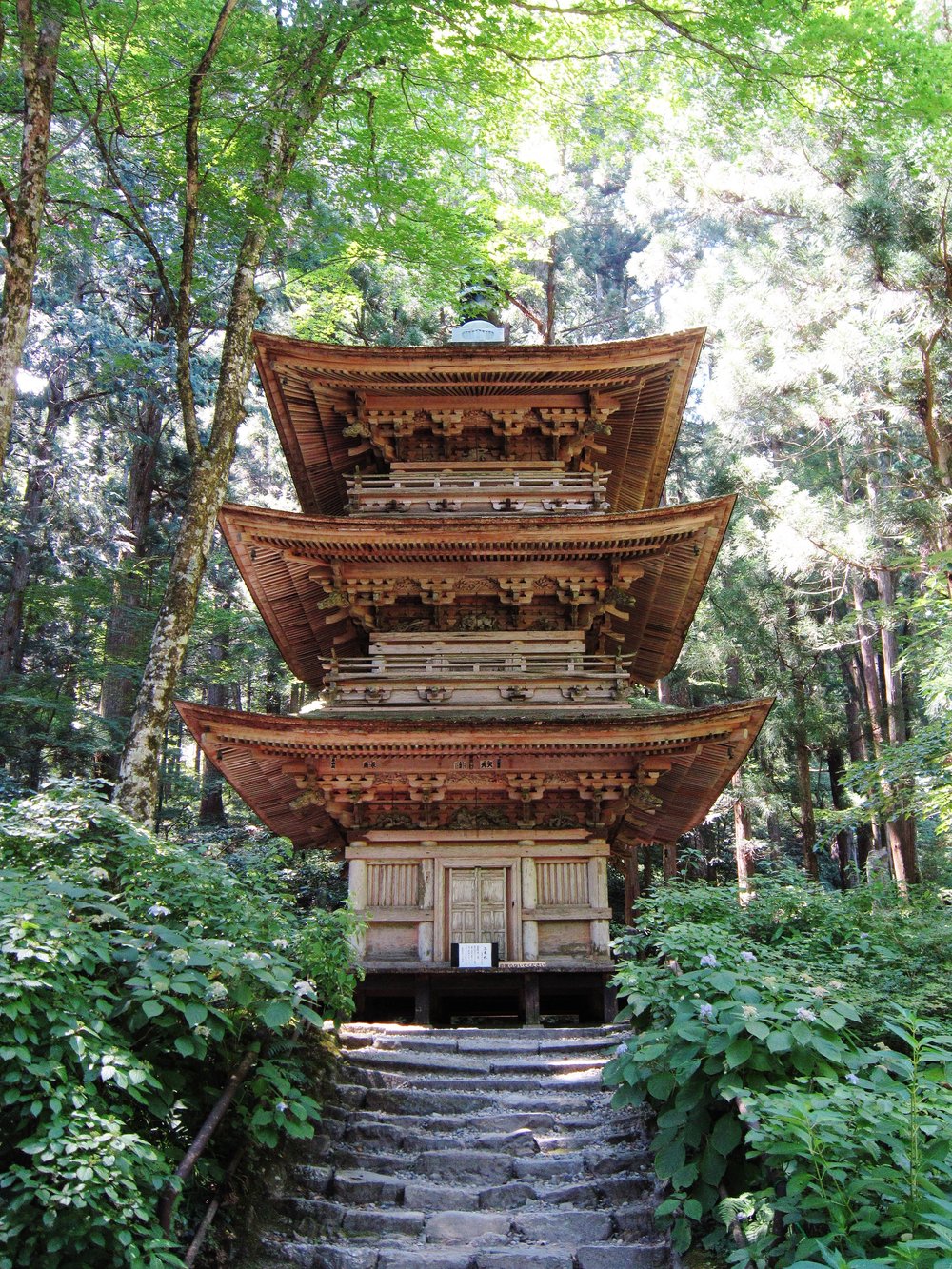 光前寺の三重塔