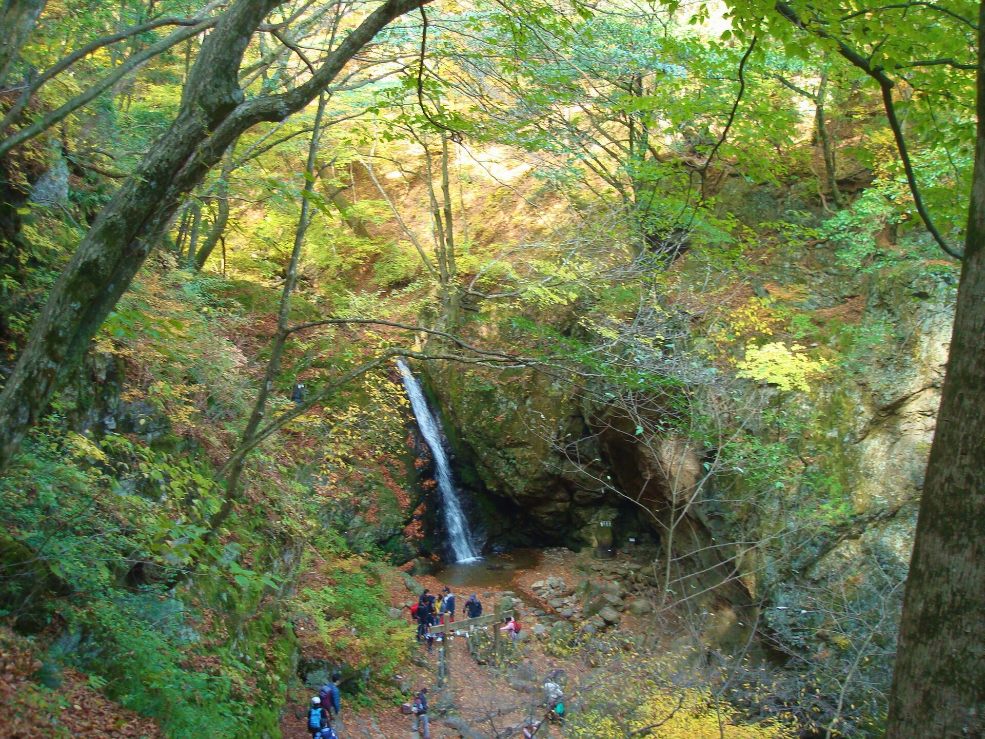 御岳山ロックガーデンの綾広の滝
