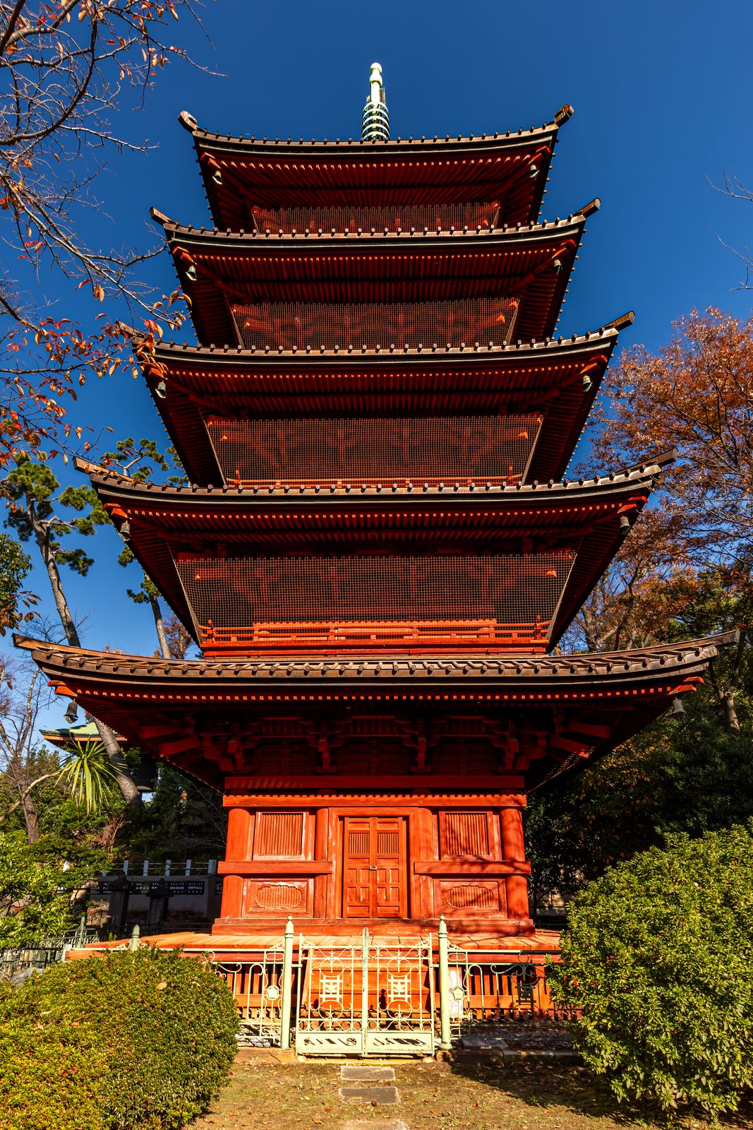 中山法華経寺、朱塗りの五重塔