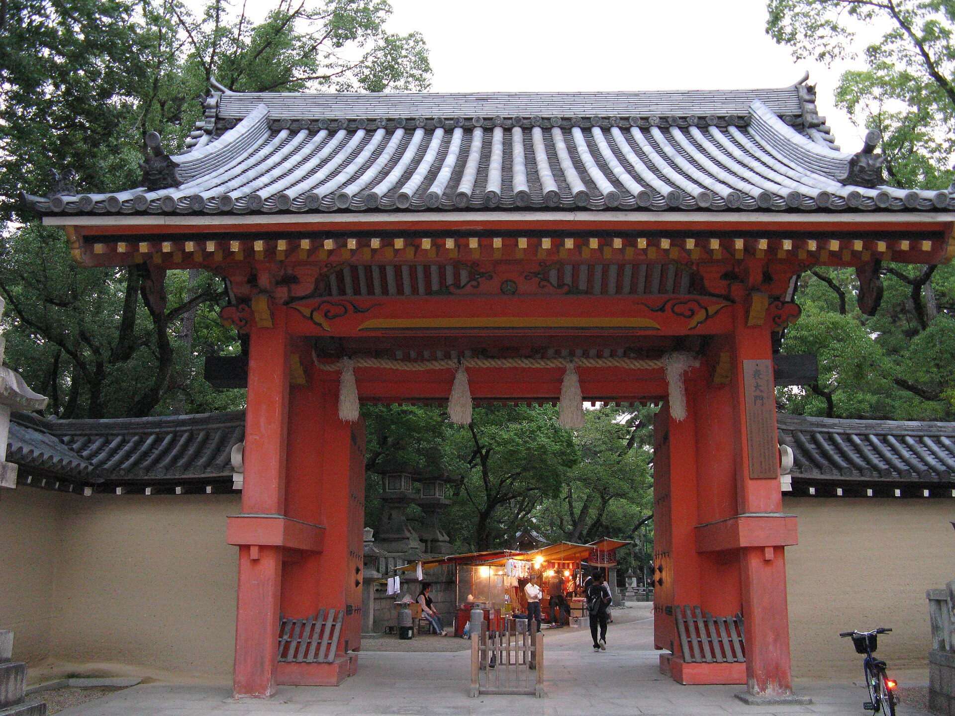 西宮神社の表大門（赤門）
