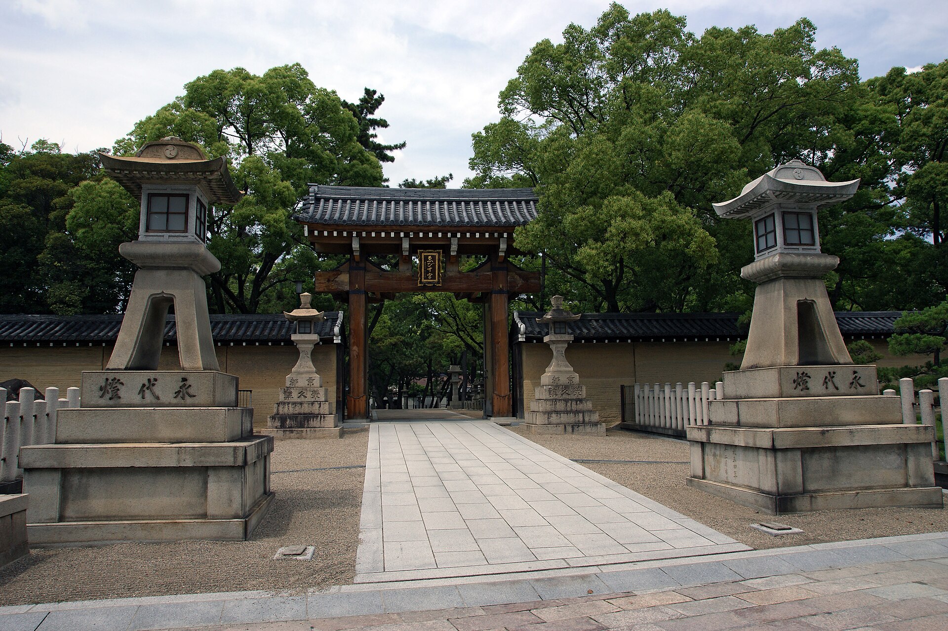 西宮神社の南門