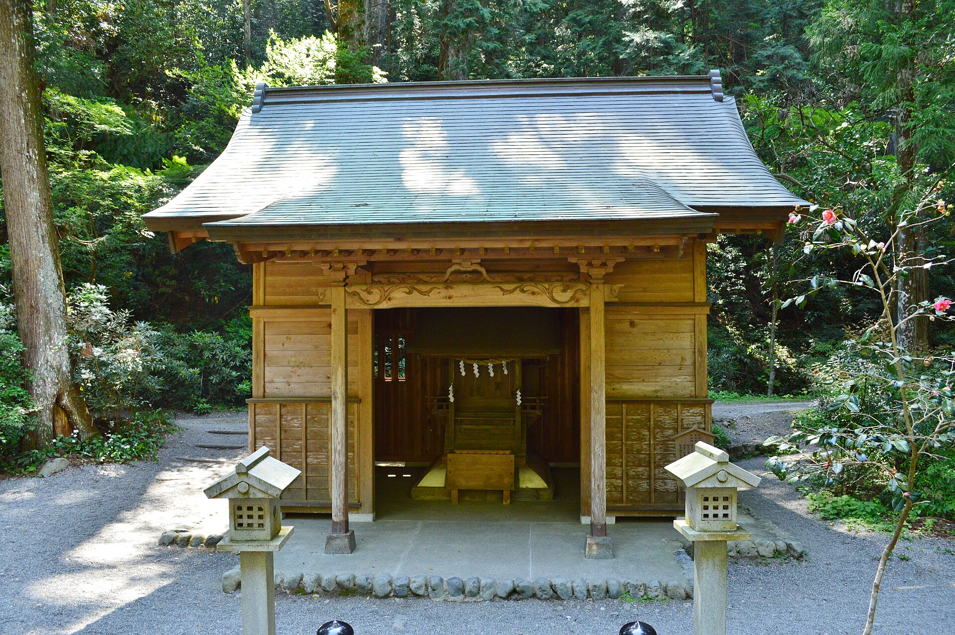 小國神社の社殿