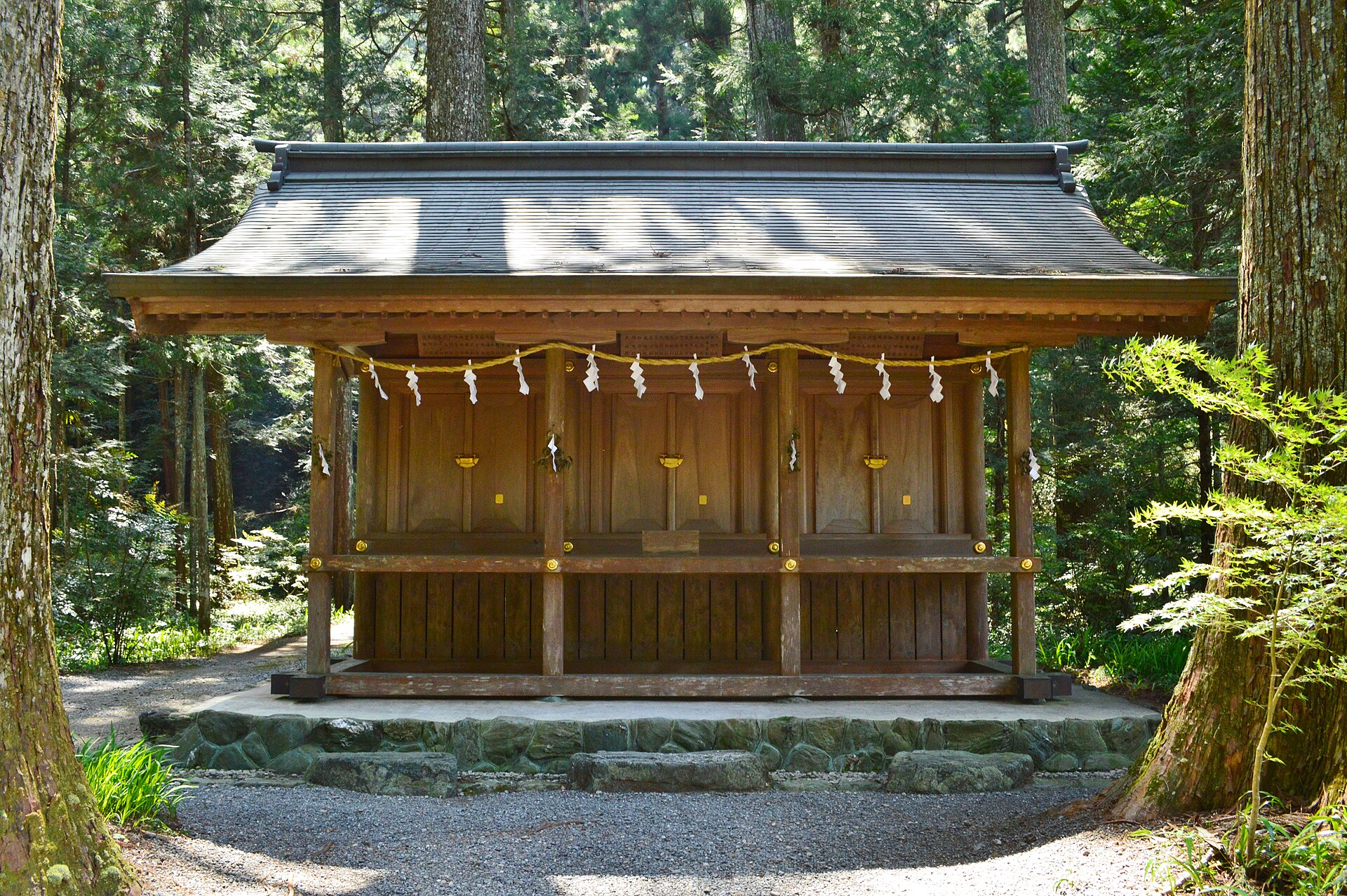 小國神社の社殿