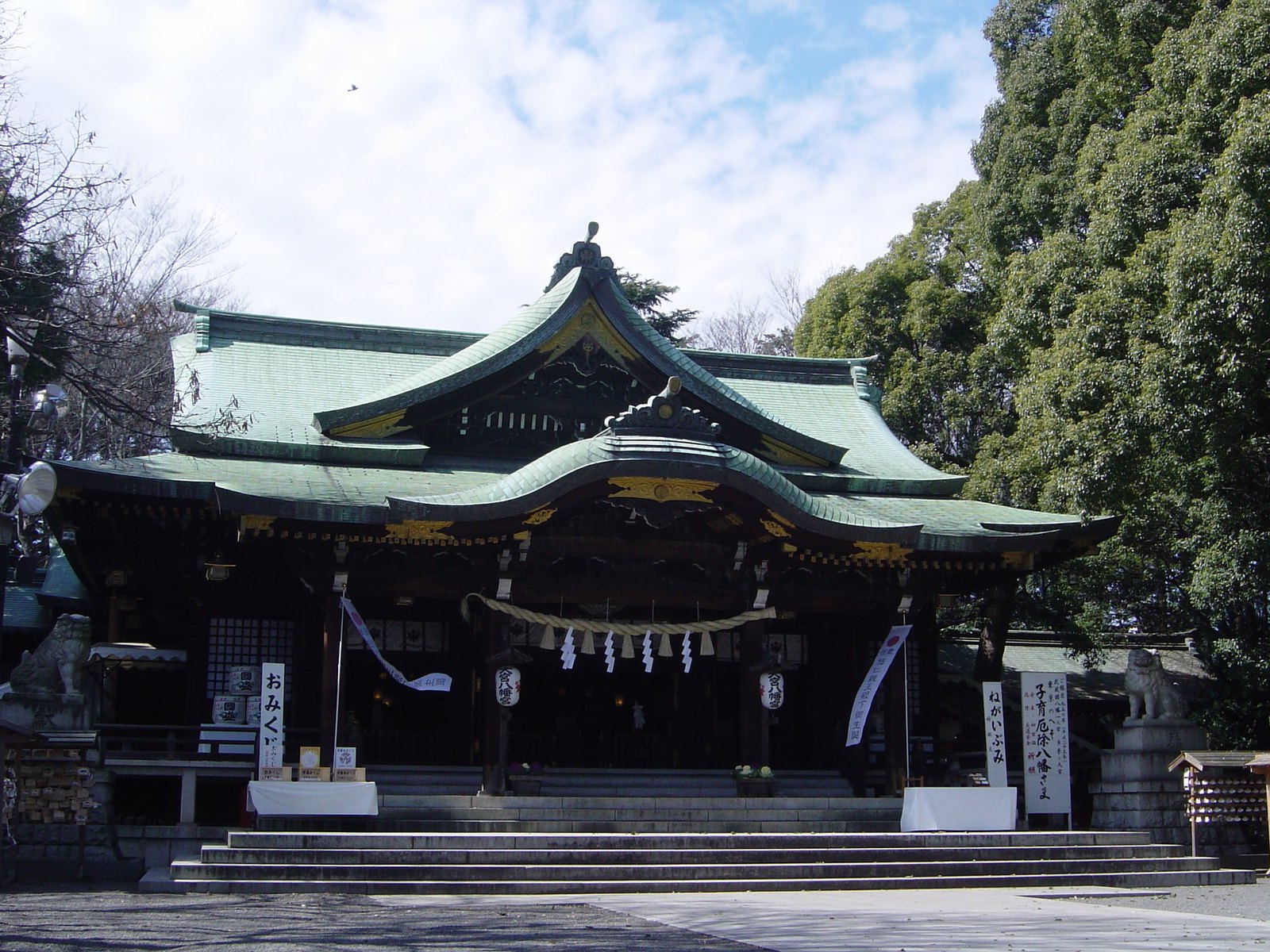 大宮八幡宮の拝殿を正面から望む