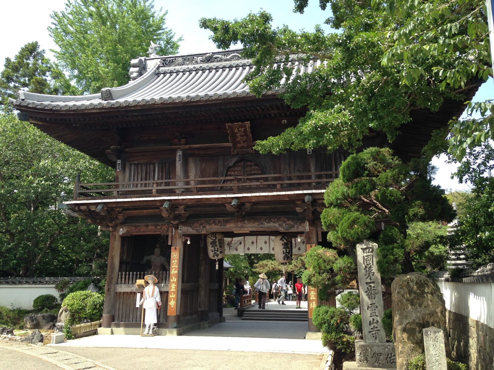 鳴門市大麻町、霊山寺の山門