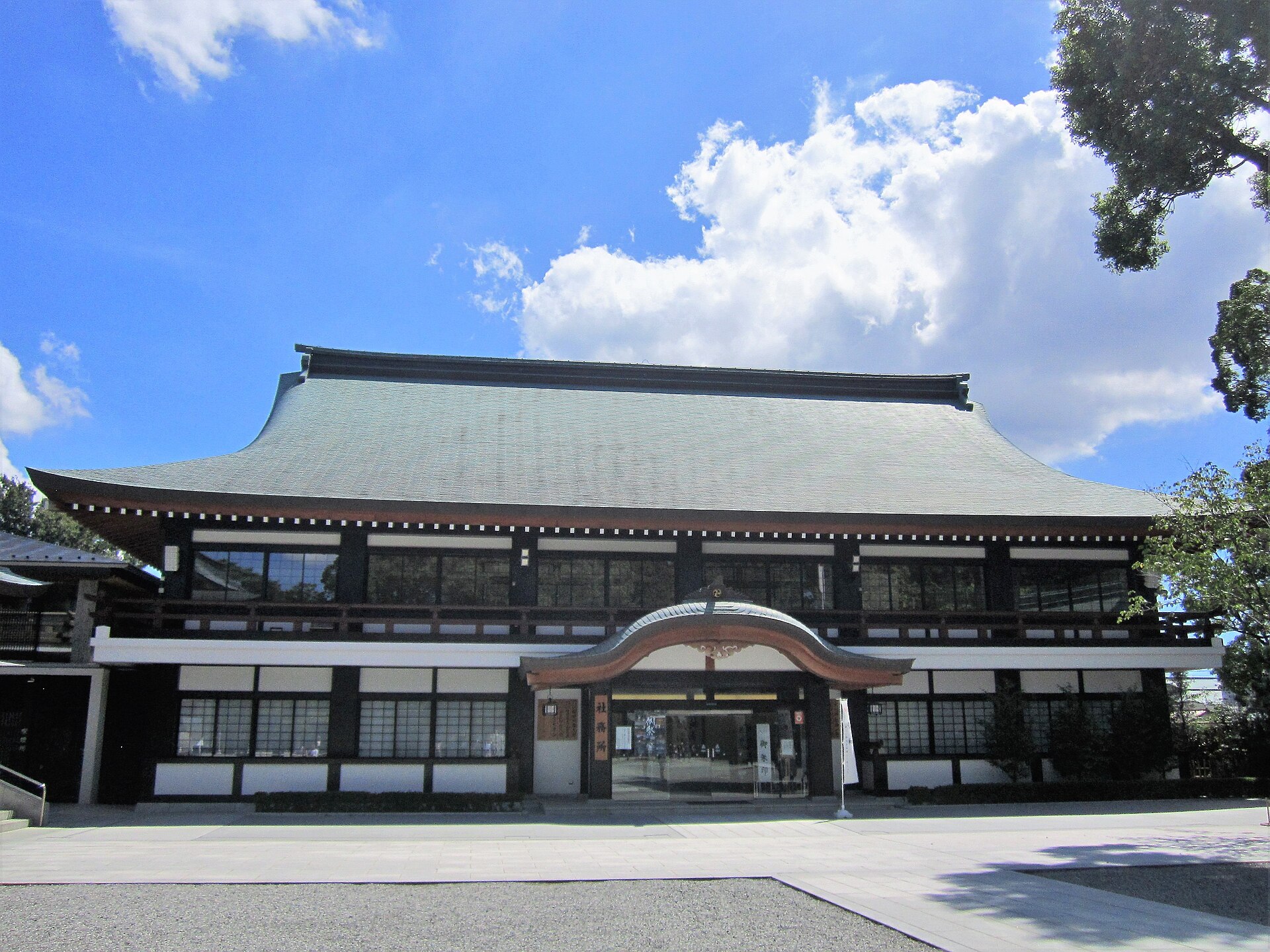 寒川神社の社務所、参集殿の外観