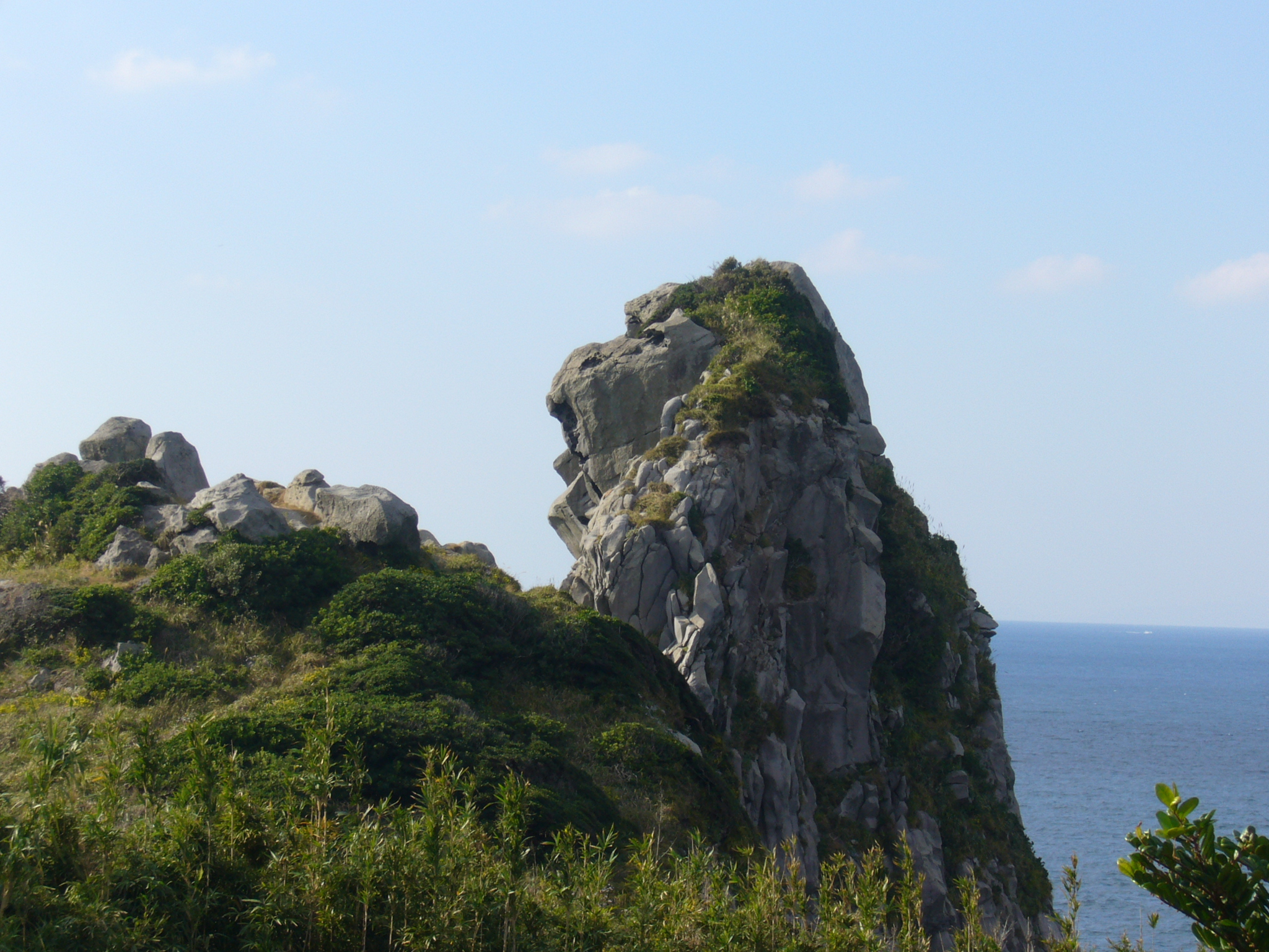 壱岐島、黒崎半島の先端に立つ猿岩