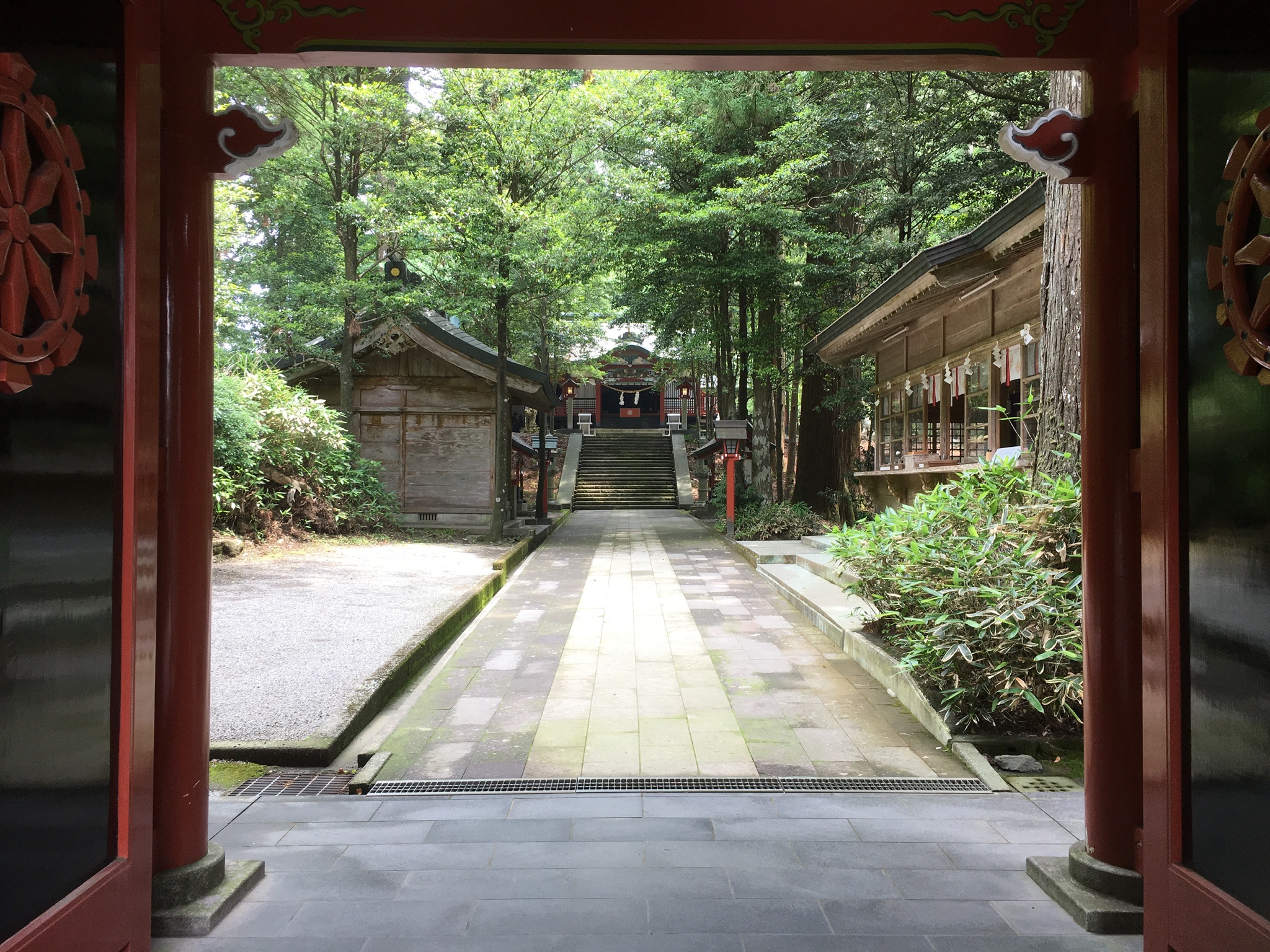 霧島東神社の参道