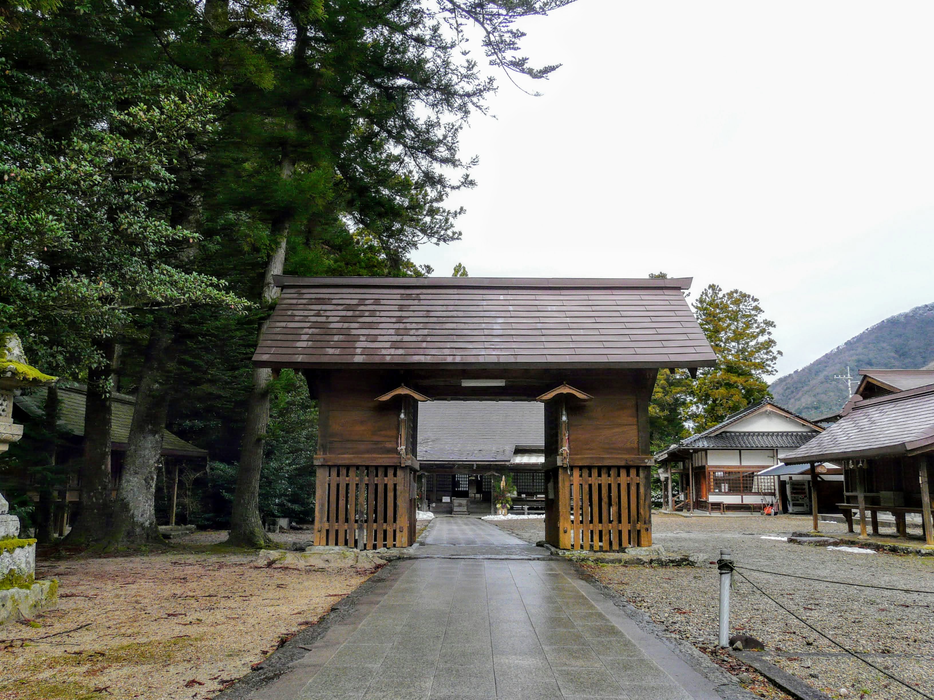 須佐神社の随神門