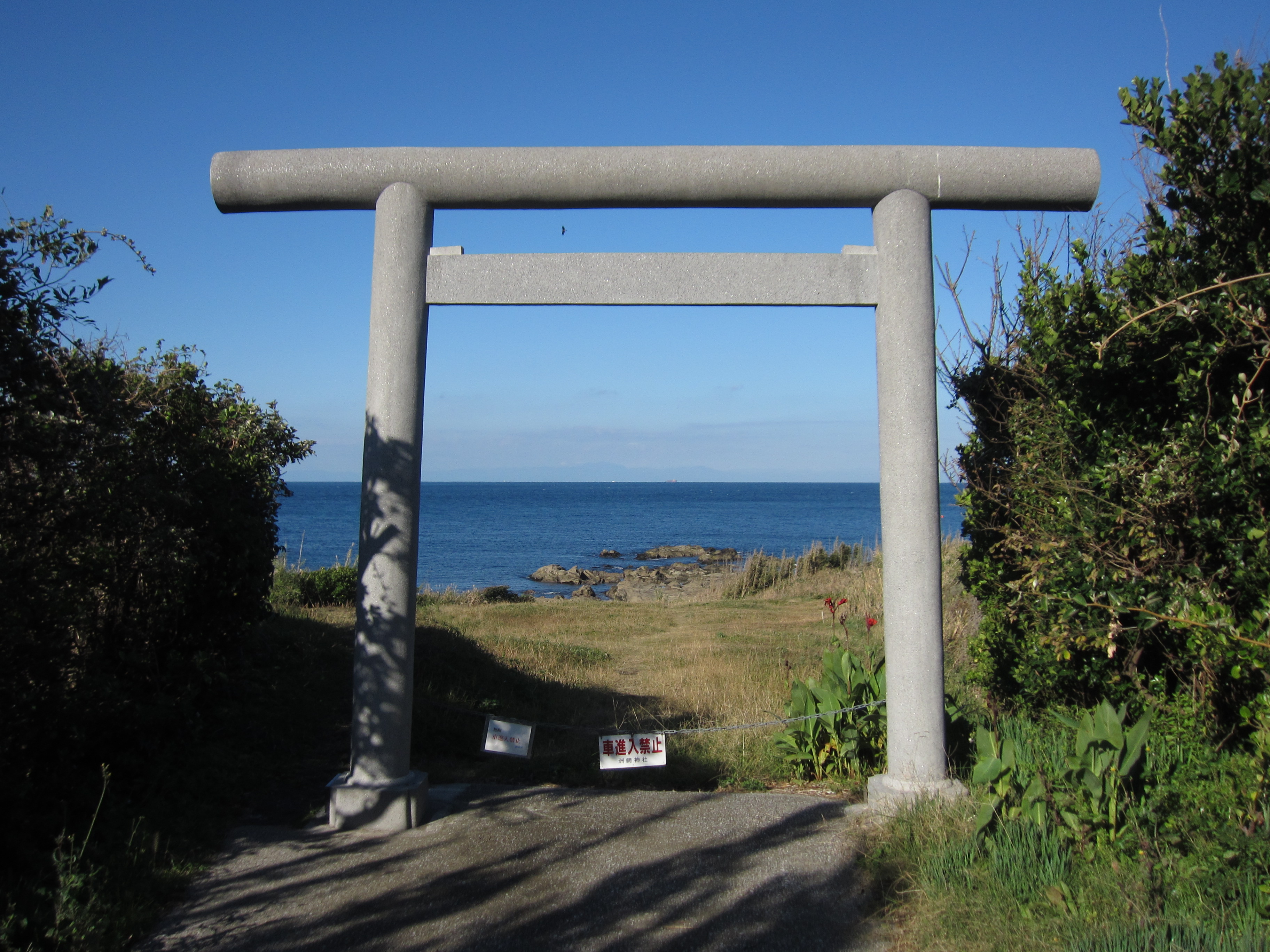 洲崎神社浜鳥居と東京湾