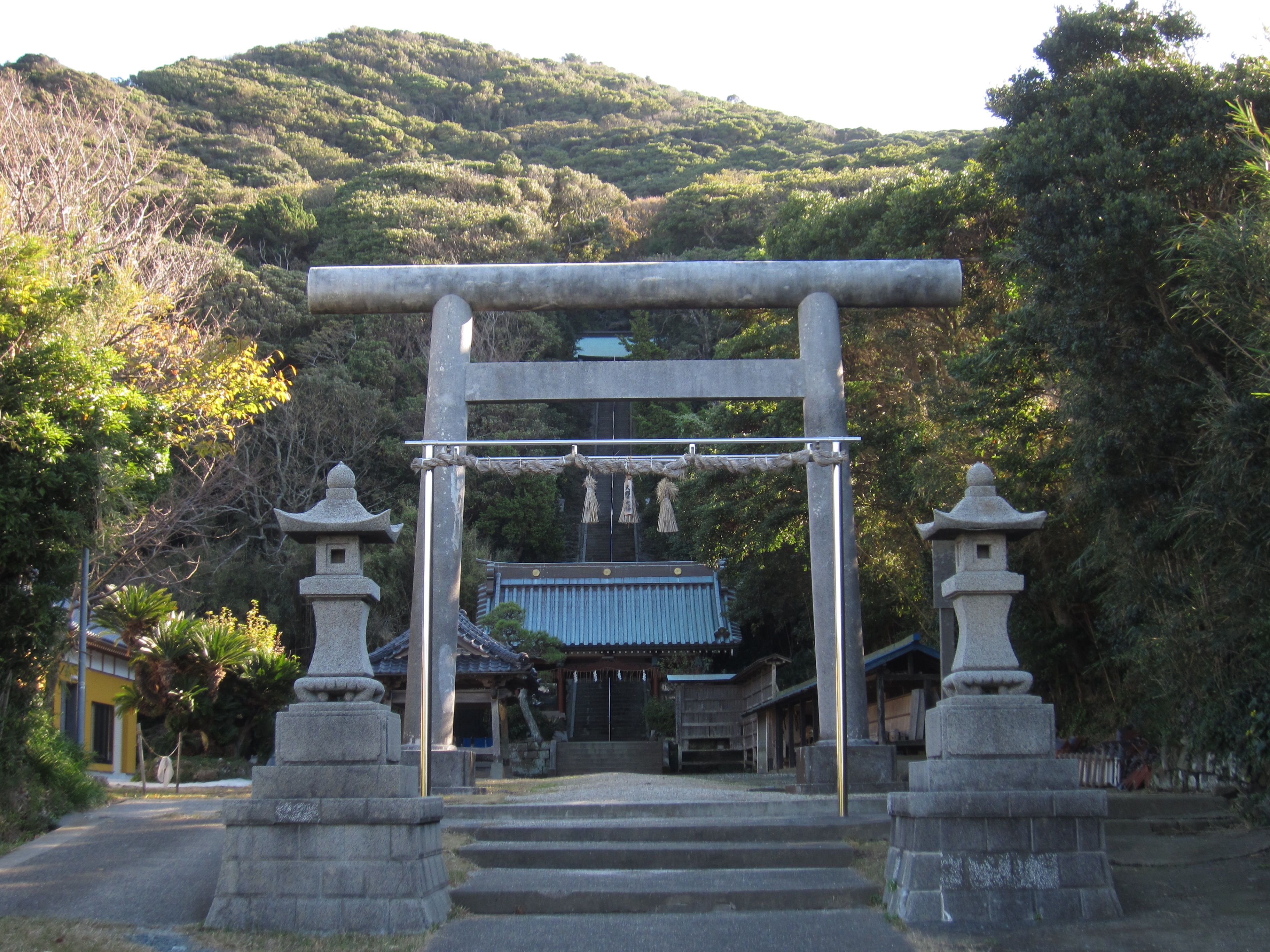 洲崎神社大鳥居と石段