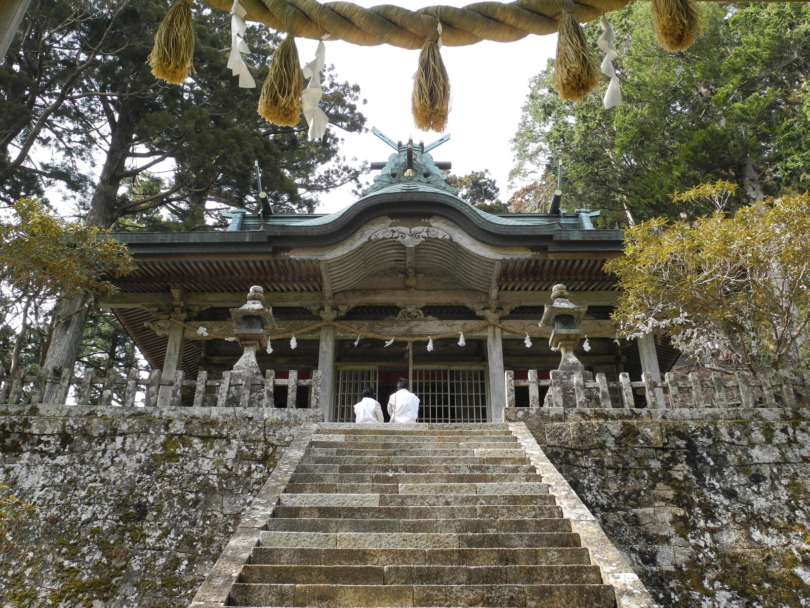 玉置神社の摂社と境内