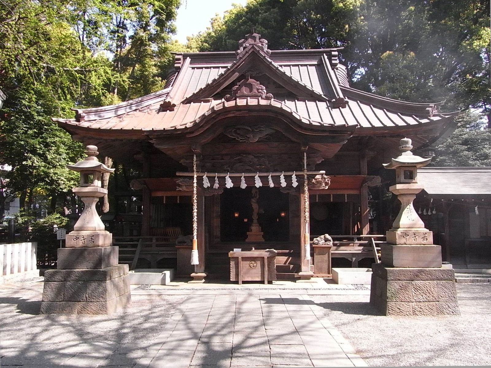 田無神社の拝殿を正面から見た様子