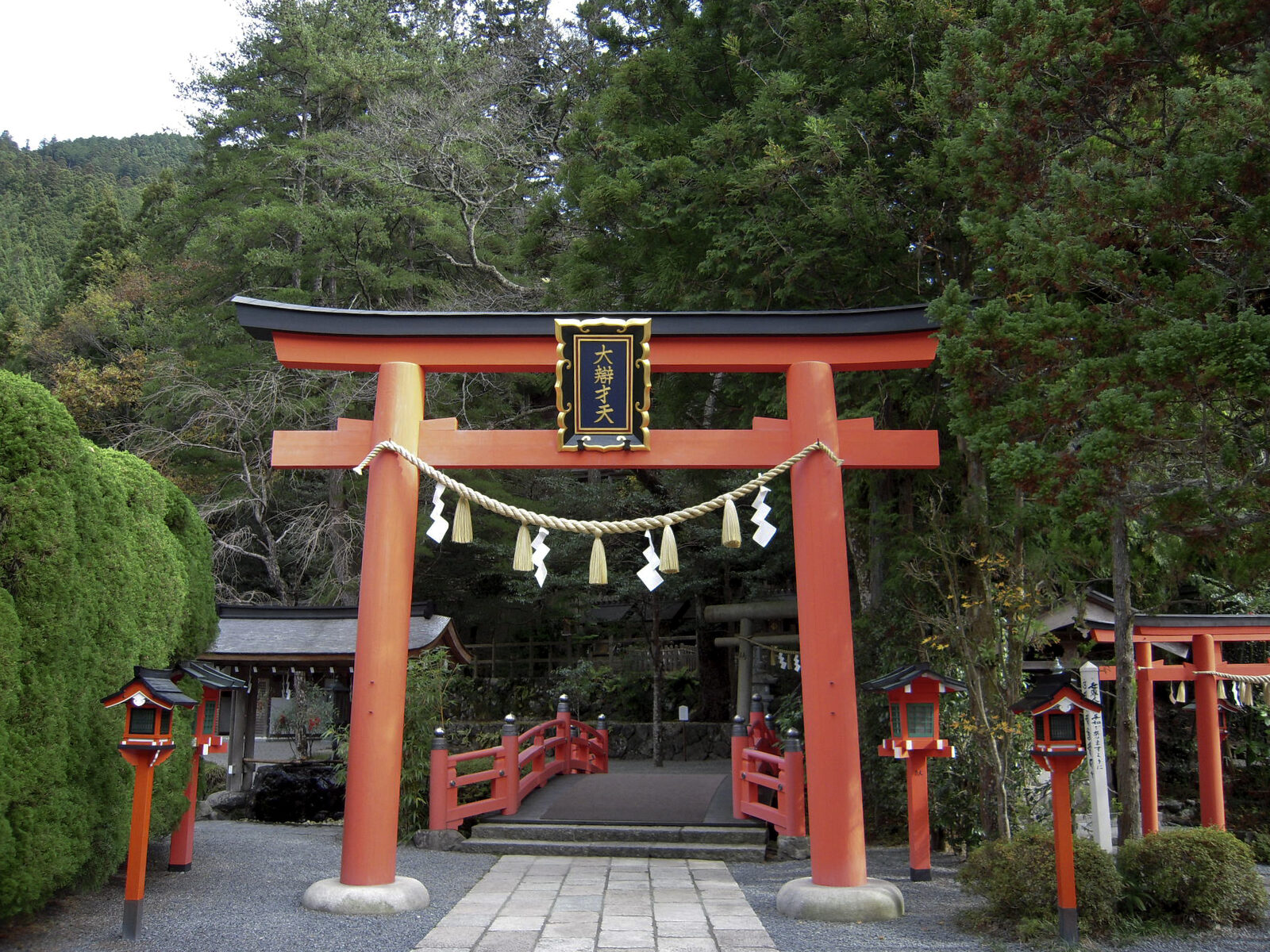 天河大弁財天社の境内
