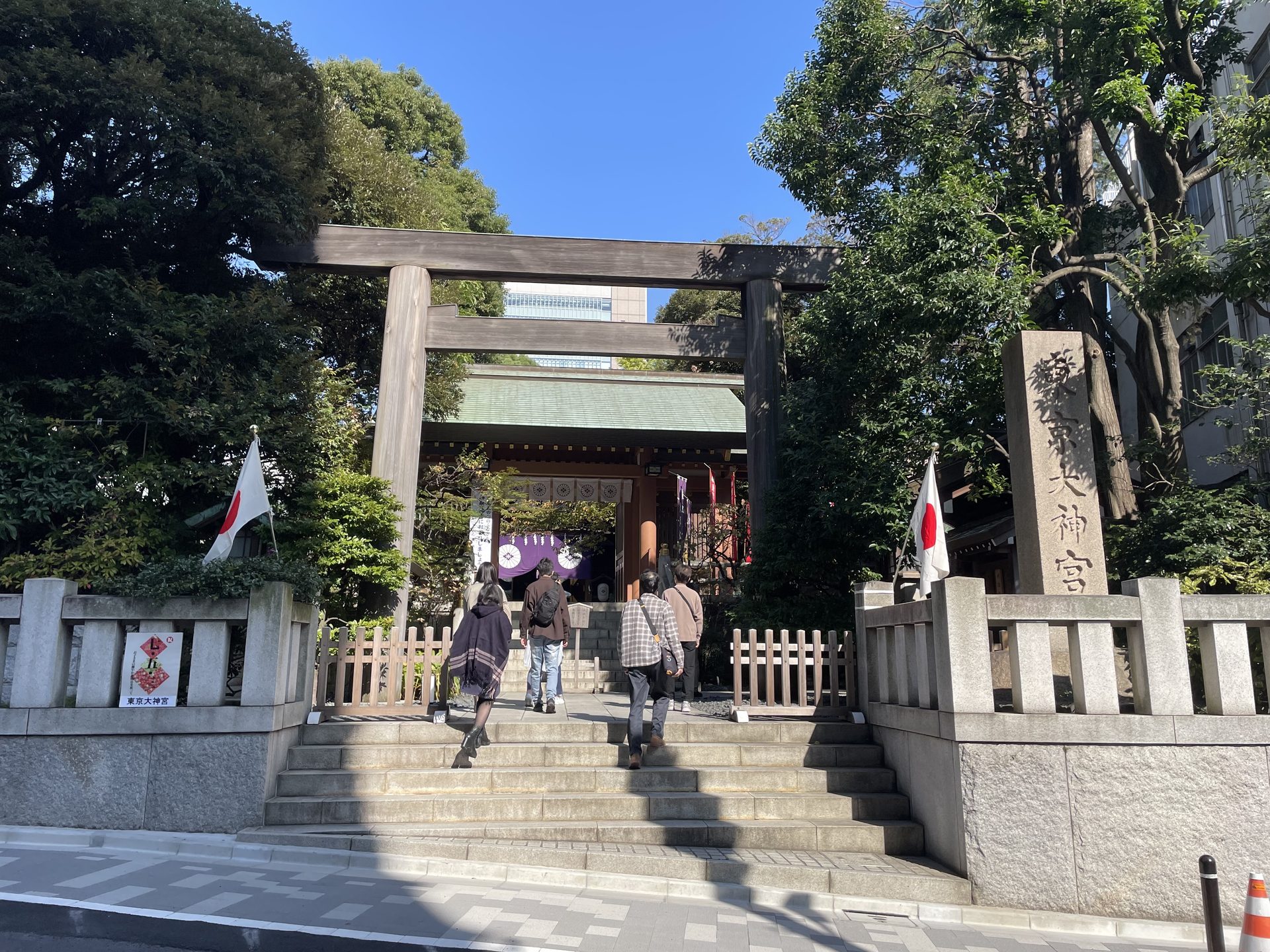 東京大神宮の鳥居正面