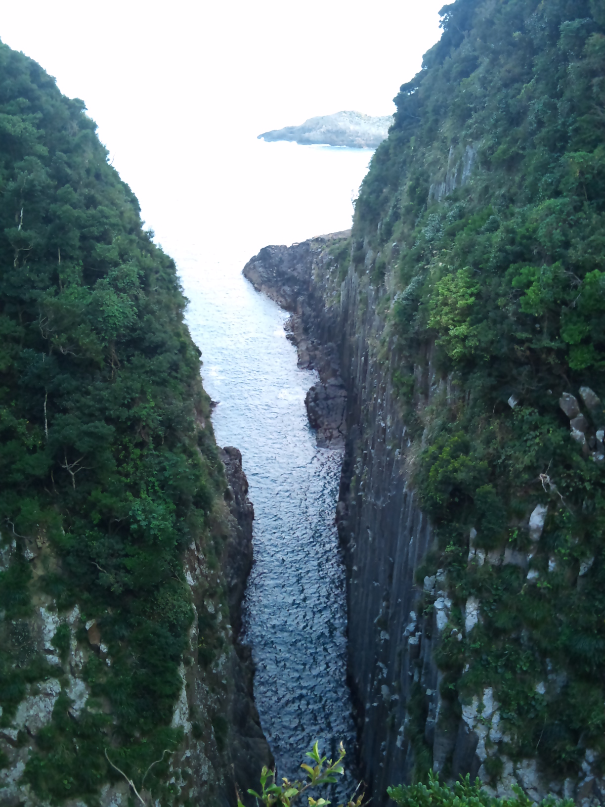 馬ヶ背の断崖から見える岬の先端