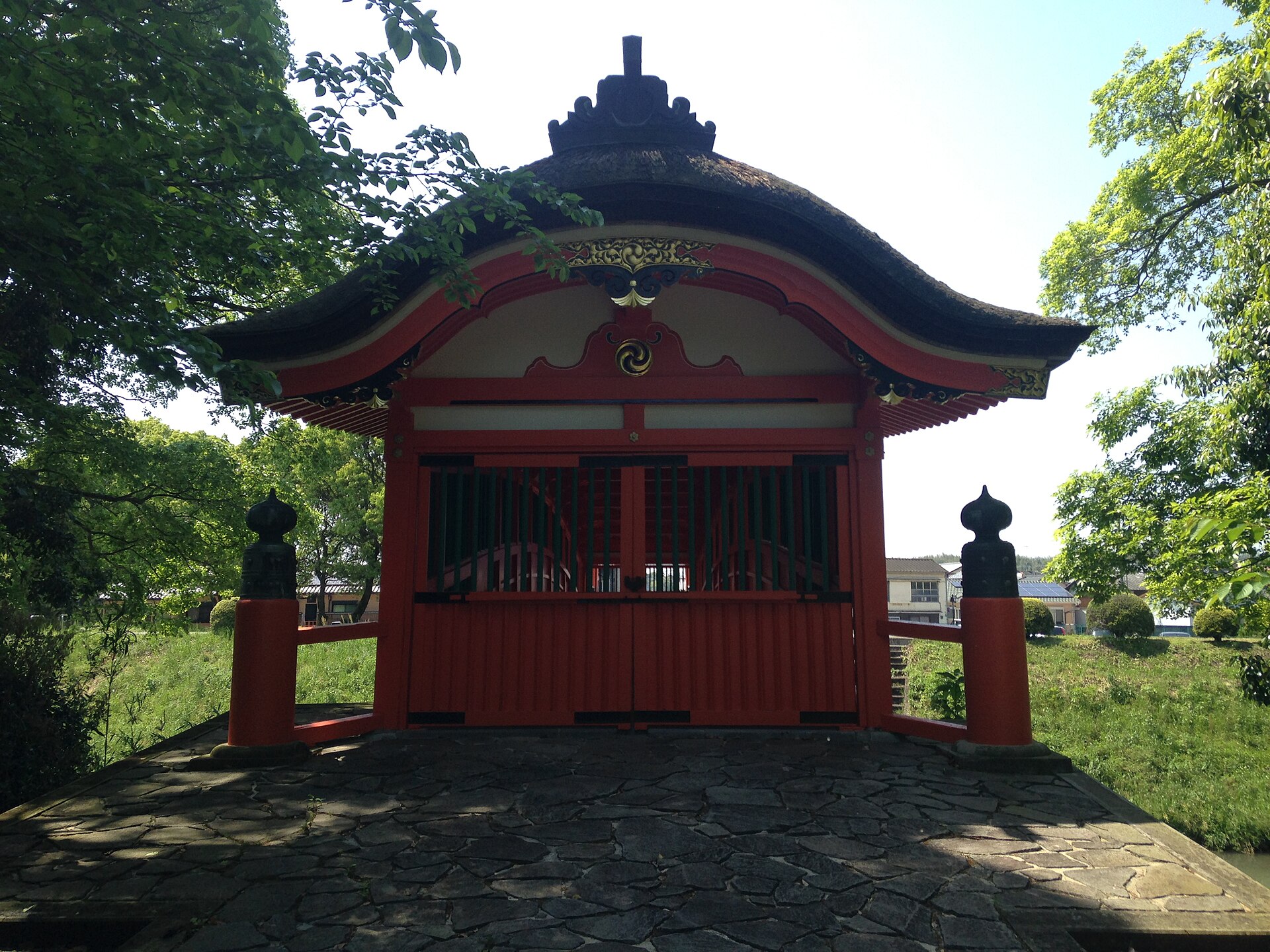 宇佐神宮の呉橋の屋根付き入口