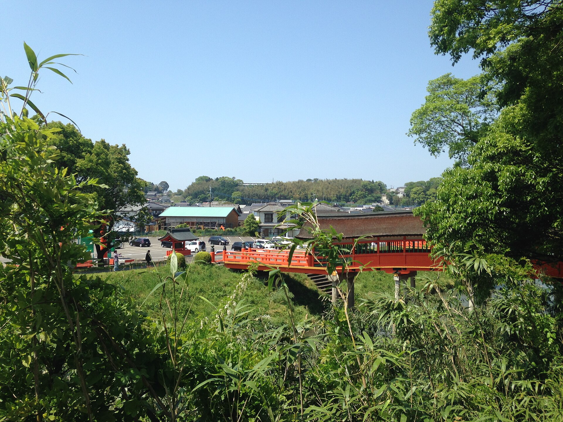 宇佐神宮の呉橋と参道の遠景