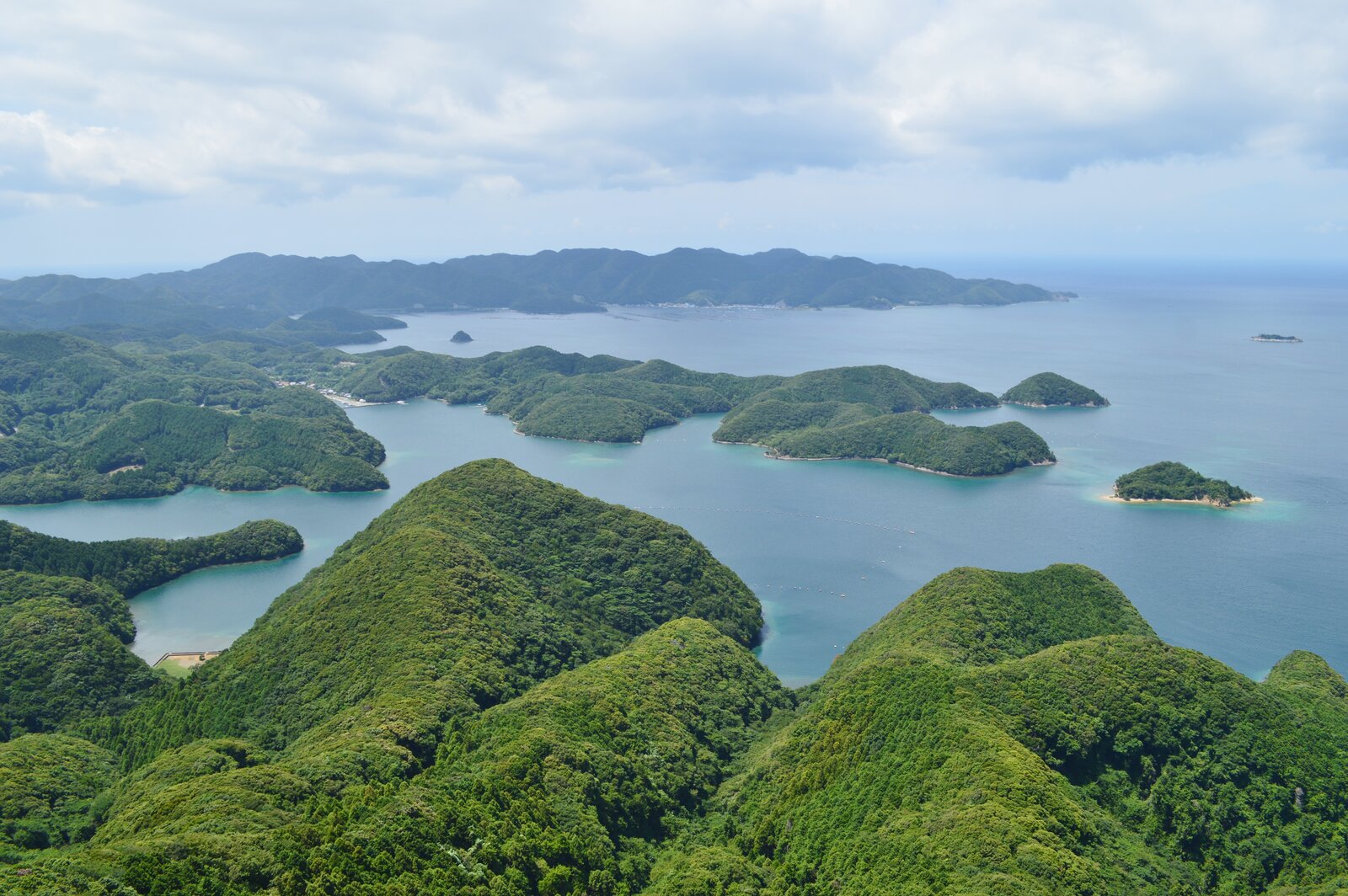 対馬・城山から見下ろす浅茅湾の風景