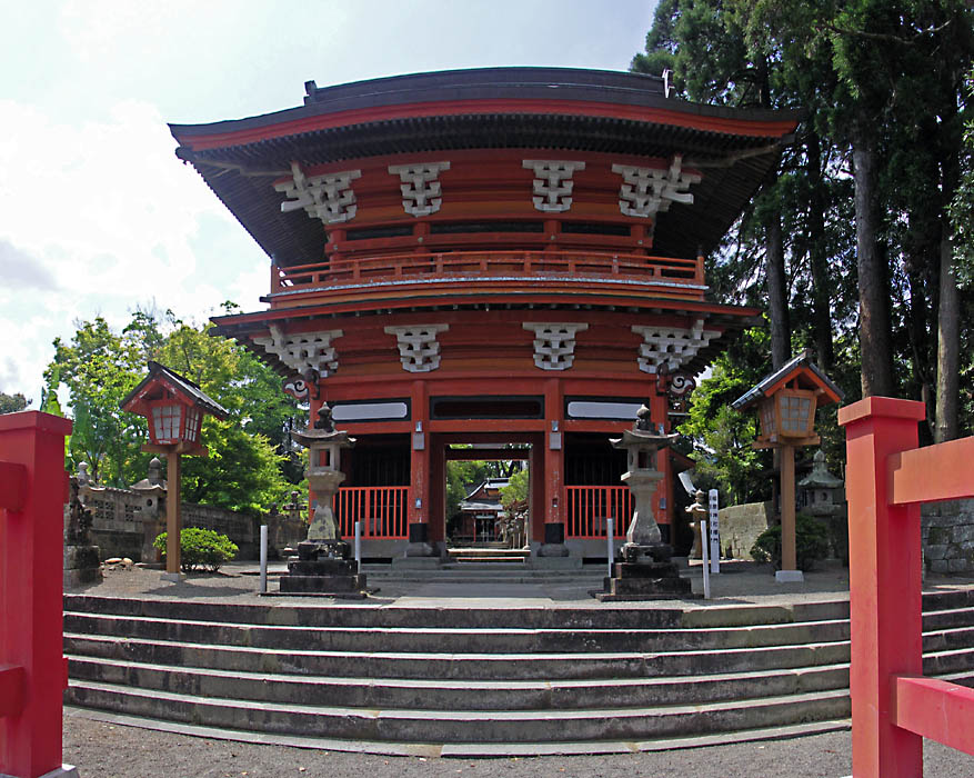 榎原神社の朱塗りの楼門